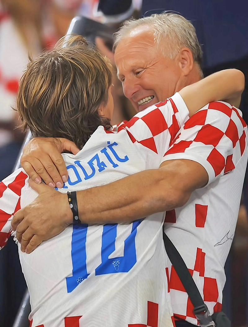 邮报：除格伊外，利物浦还在关注奥多涅斯和戴纳-奥多涅斯（邮报：利物浦在盯格伊的同时也关注奥多涅斯和戴纳-奥多涅斯）