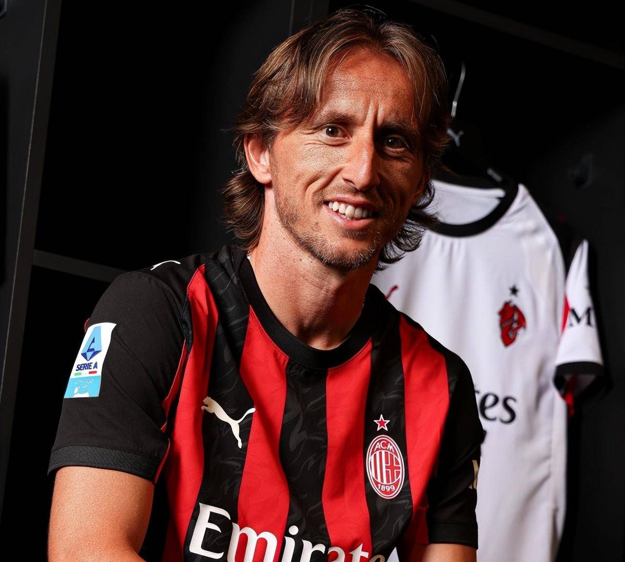 阿贾克斯临时主帅：本菲卡第一球是越位的，这不应该发生（阿贾克斯临时主帅：本菲卡首球越位，不该发生）