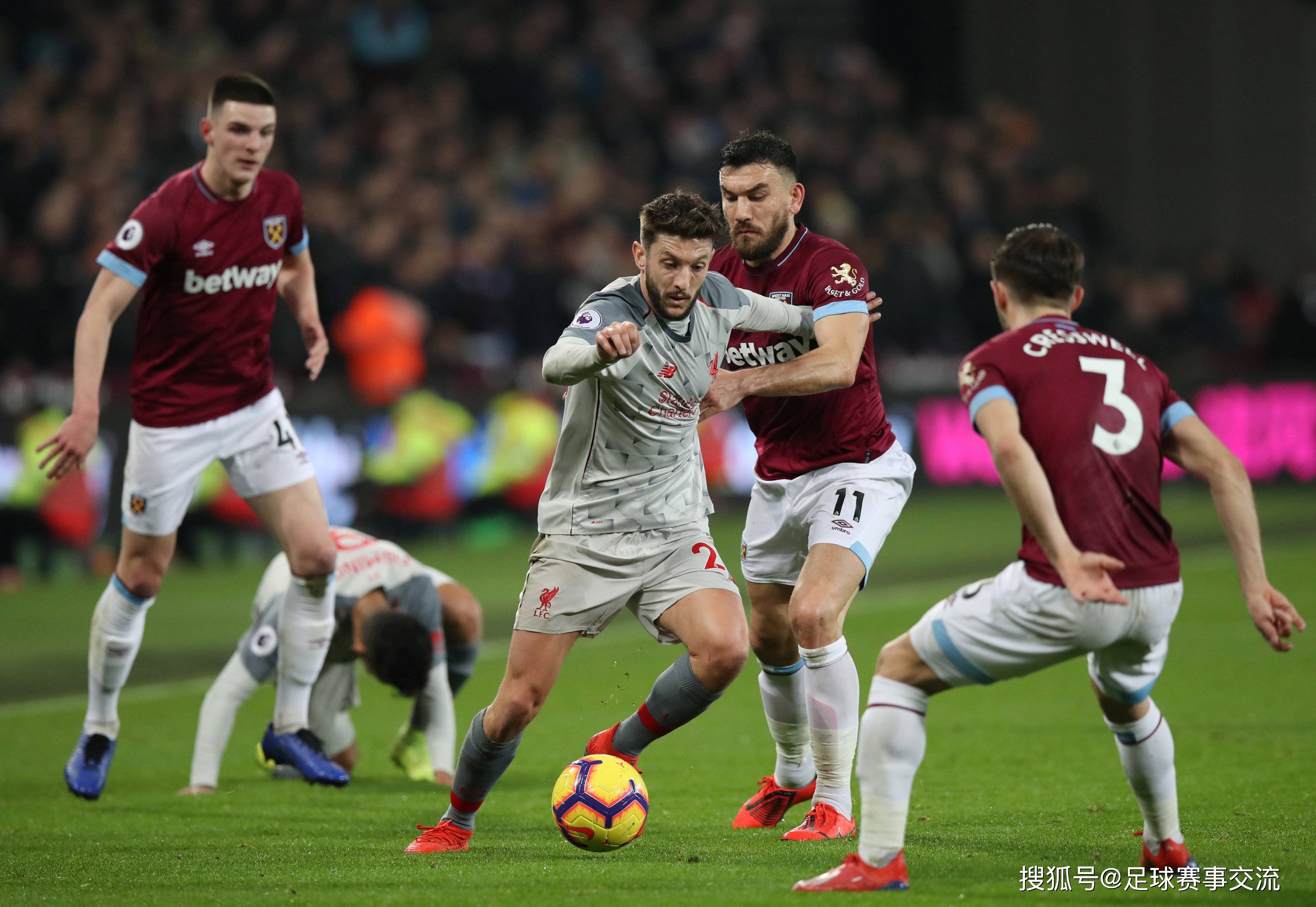 克雷莫内塞2-0莱切，博纳佐利建功，萨纳夫里亚锁定胜局（克雷莫内塞2比0力克莱切：博纳佐利先拔头筹，萨纳夫里亚终结悬念）