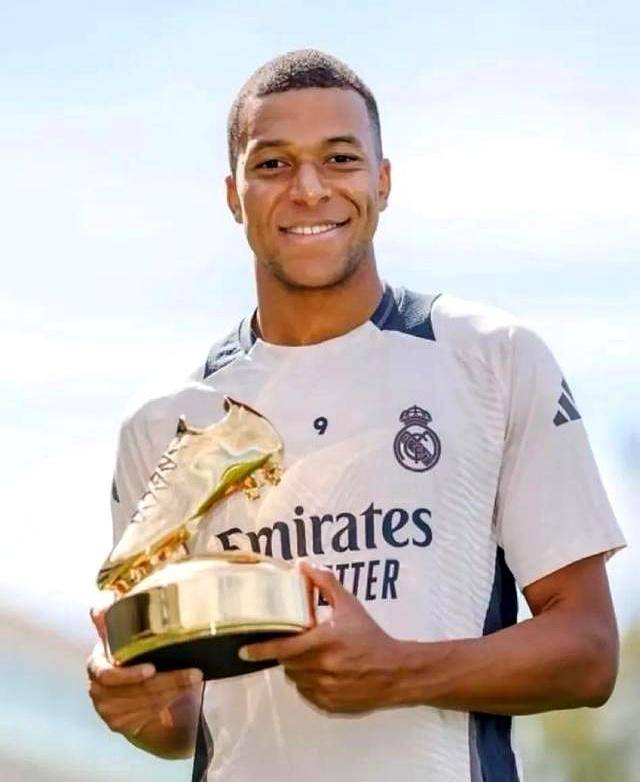 范德法特：C罗训练中总是特别专注，我连他的5%都做不到（范德法特：C罗训练专注度极高，我自认连他的5%都不及）