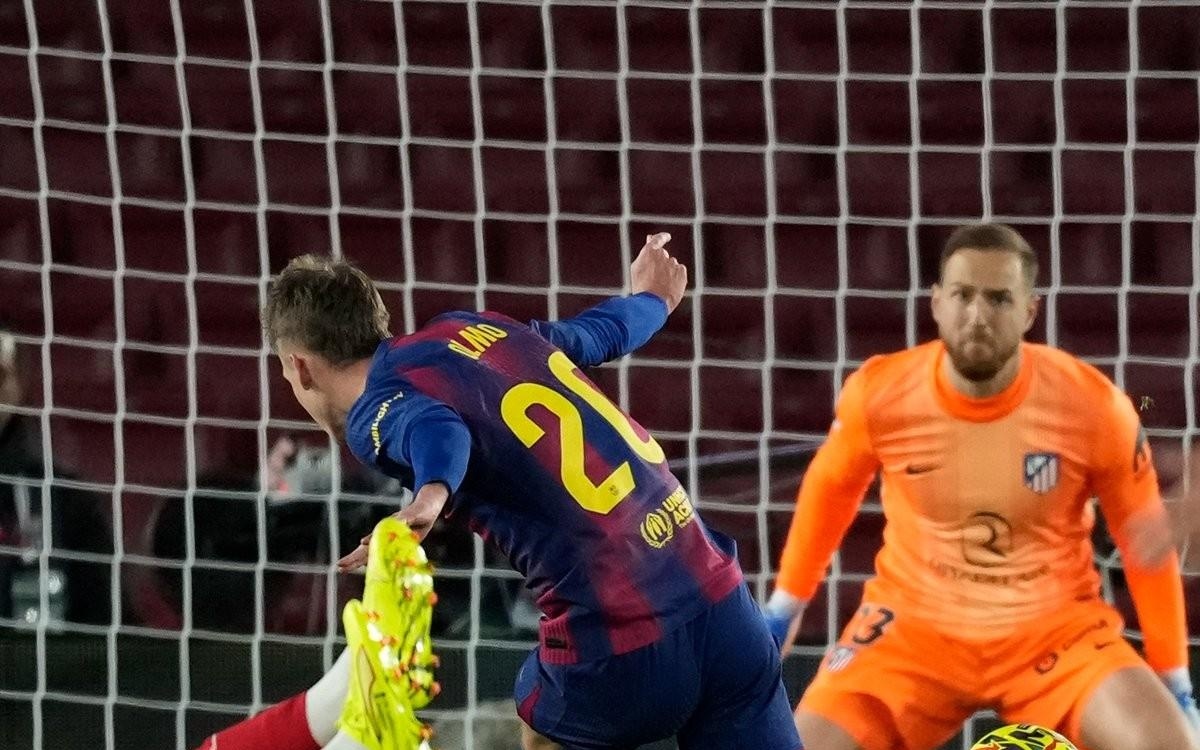 3C：退役三天前我和莱万说不想再为任何球队踢球，除非是巴萨（3C：退役前三天我对莱万说，除非是巴萨，我不会再为任何球队出战）