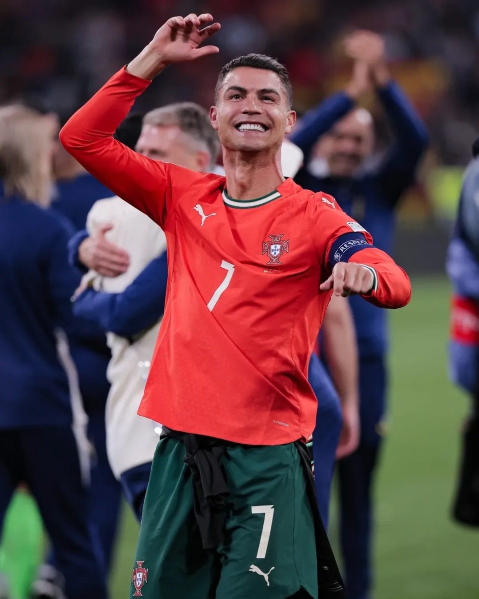 罗体：罗马进球被吹后，克雷莫内塞现场屏幕却一直显示0-2（罗体：罗马进球被吹无效后，克雷莫内塞球场大屏仍显示0-2）