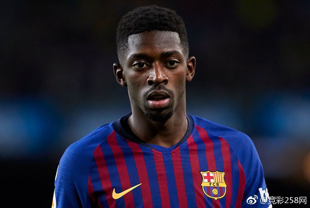 青岛球迷狂欢全场（青岛球迷全场沸腾）