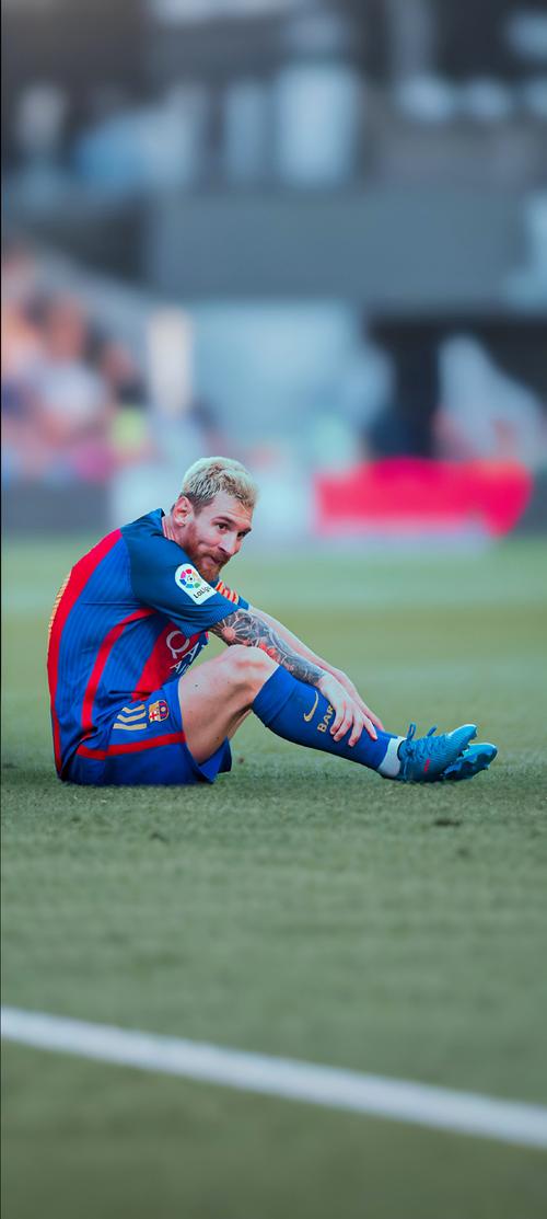 启蒙教练：维尼修斯一直有点叛逆，他应该学会控制和收敛脾气（启蒙教练：维尼修斯性格桀骜，需学会克制情绪）